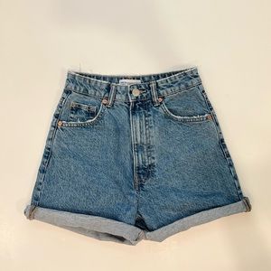 Zara medium wash jean shorts US 2